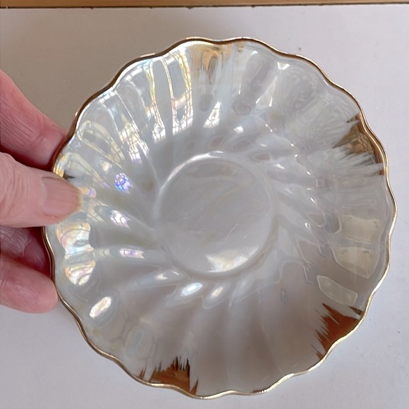 VTG Set of Iridescent Demitasse Cups & Saucers - Picture 7 of 8